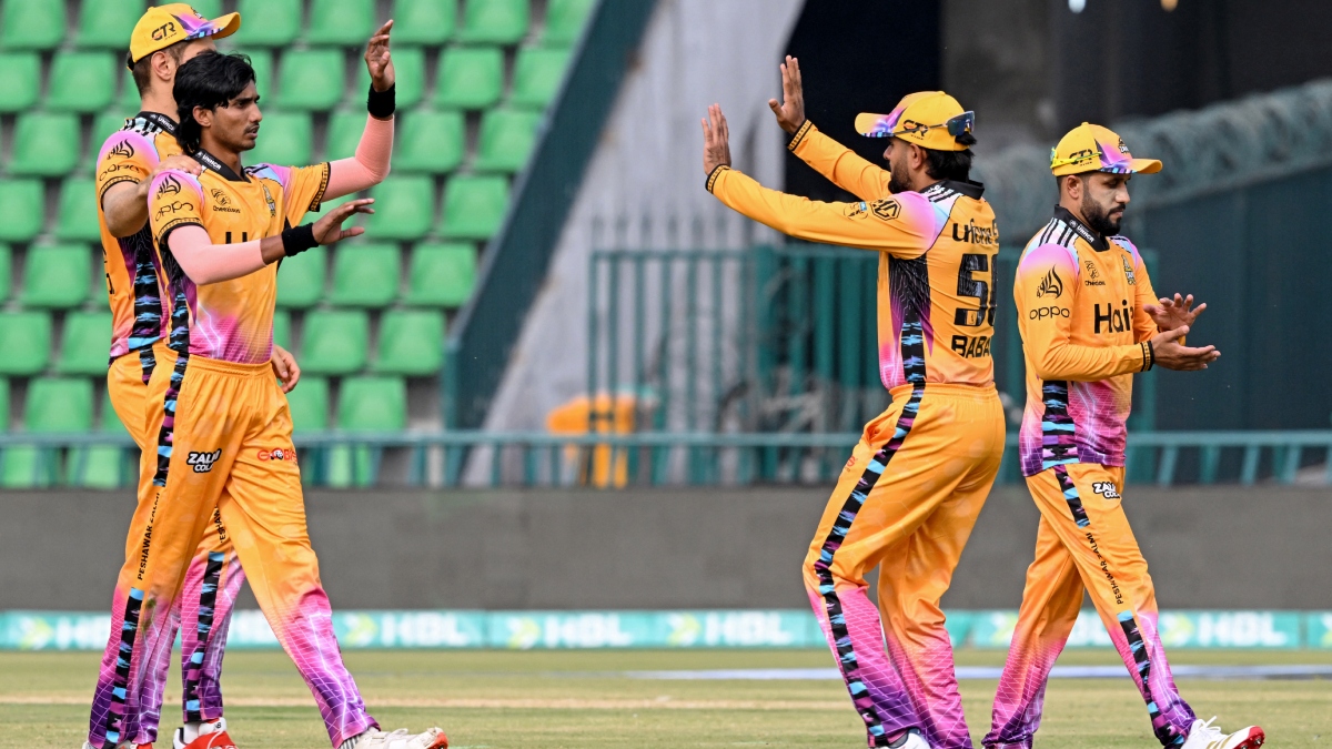 VIDEO: लगातार 4 गेंदों में 4 विकेट, लेकिन 18 साल के गेंदबाज के खाते में आई सिर्फ हैट्रिक