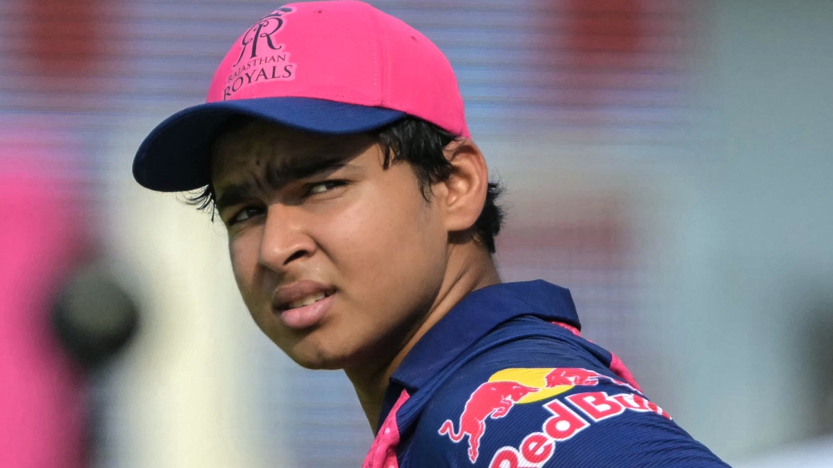 VIDEO: 'भाई मैं फोटो खिंचवाने के पैसे लेता हूं', वैभव सूर्यवंशी ने रखी ऐसी डिमांड, मासूम फैंस रह गए हैरान