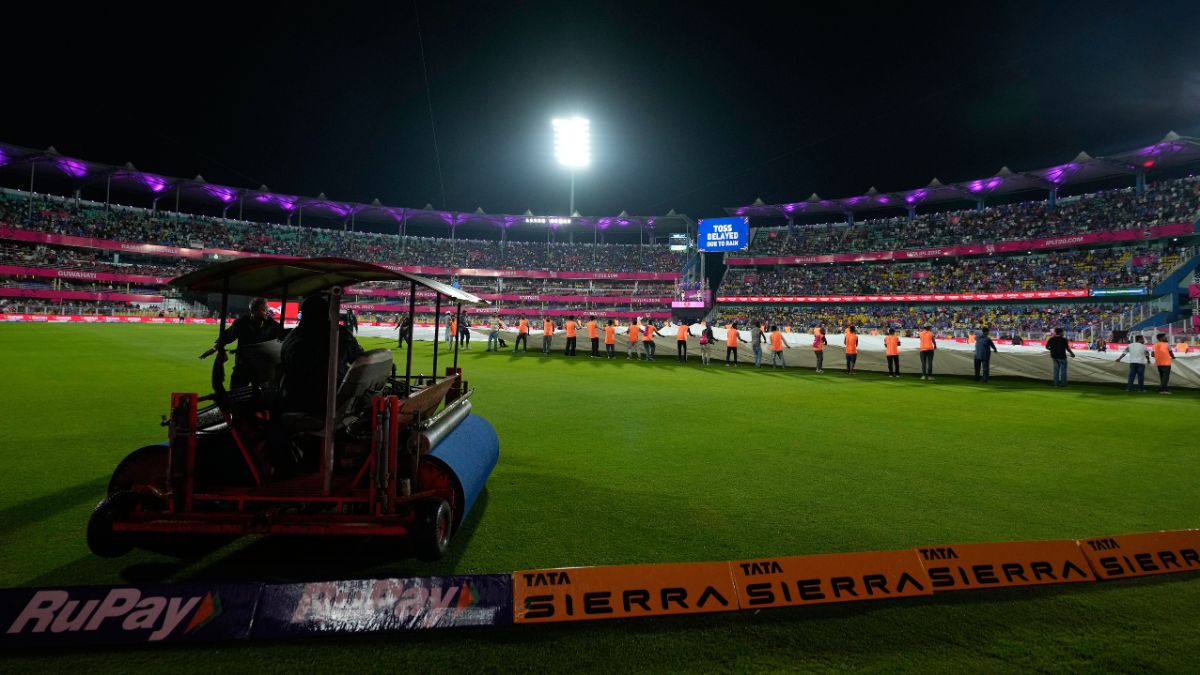 RCB vs RR Pitch Report: गुवाहाटी में क्या फिर होगी रनों की बरसात या गेंदबाज रहेंगे हावी? जानें कैसा रहेगा पिच का मिजाज