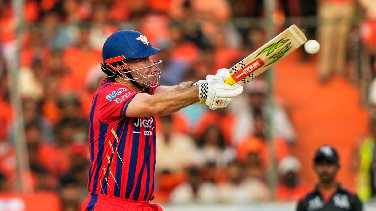 VIDEO: मिचेल मार्श ने चिन्नास्वामी में जड़ा गगनचुंबी छक्का, गेंद को पहुंचाया स्टेडियम के पार