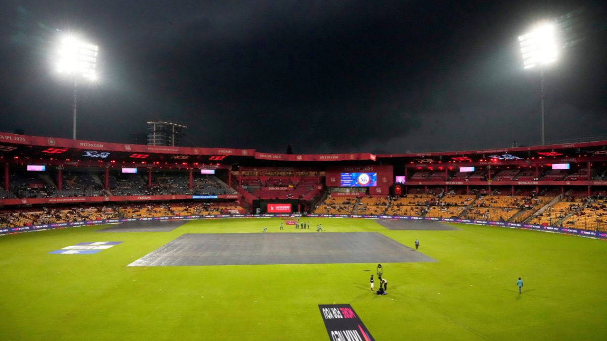 RCB vs GT Pitch Report: बेंगलुरु में बल्लेबाजों का होगा दबदबा या गेंदबाज दिखाएंगे कमाल? जानें चिन्नास्वामी की पिच रिपोर्ट