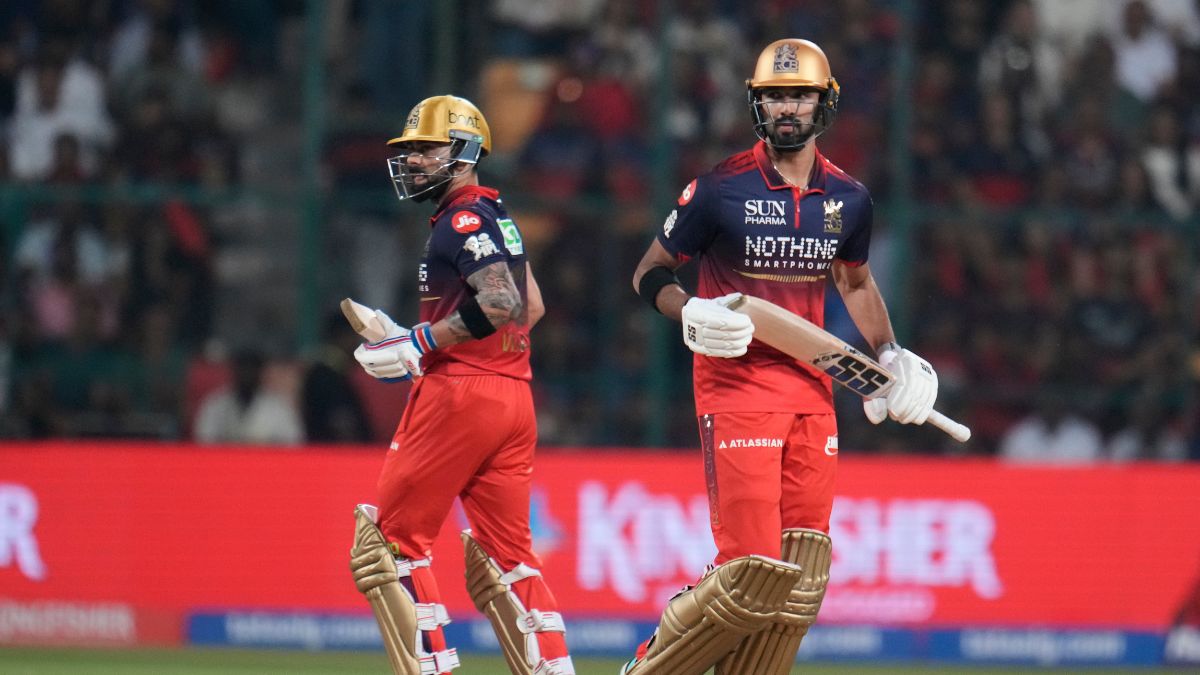 RCB ने चिन्नास्वामी में पूरी की स्पेशल फिफ्टी, MI-CSK वाले क्लब में शामिल हुआ नाम