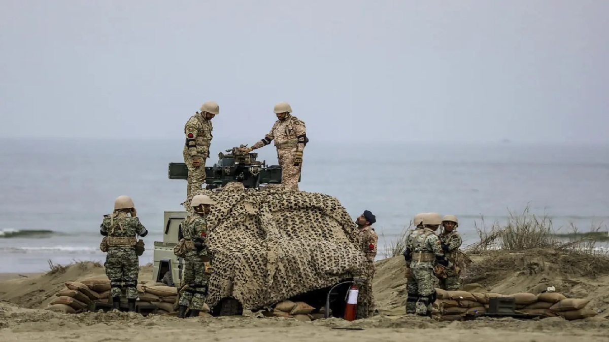 ईरान की सेना ने दी अमेरिका को चेतावनी, कहा- 'नाकेबंदी जारी रही तो बंद कर देंगे फारस की खाड़ी'