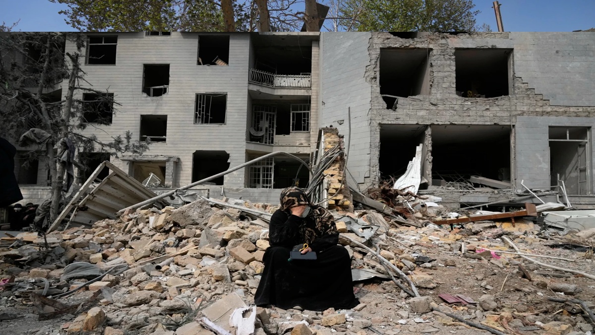 इधर सीजफायर की चर्चा उधर अमेरिका और इजरायल ने बम बरसा दिया; ईरान में 25 से ज्यादा लोगों की हुई मौत