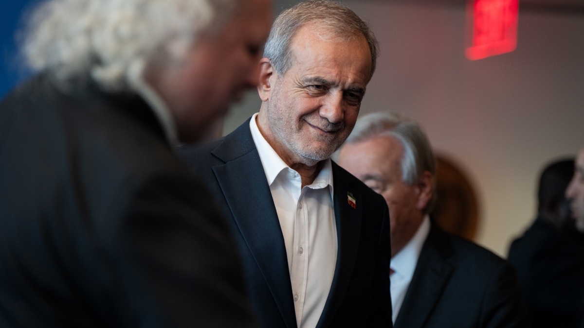 ट्रंप की डेडलाइन पर ईरान का पलटवार- 1.4 करोड़ ईरानी जान देने को तैयार, राष्ट्रपति पेजेश्कियन बोले- "मैं भी कुर्बानी को तैयार"