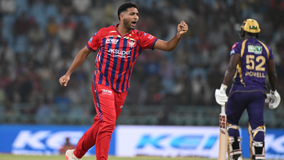 6 फीट 3 इंच लंबे गेंदबाज ने KKR की बैटिंग की उड़ाई धज्जियां, आधी टीम को अकेले दिखाया पवेलियन का रास्ता