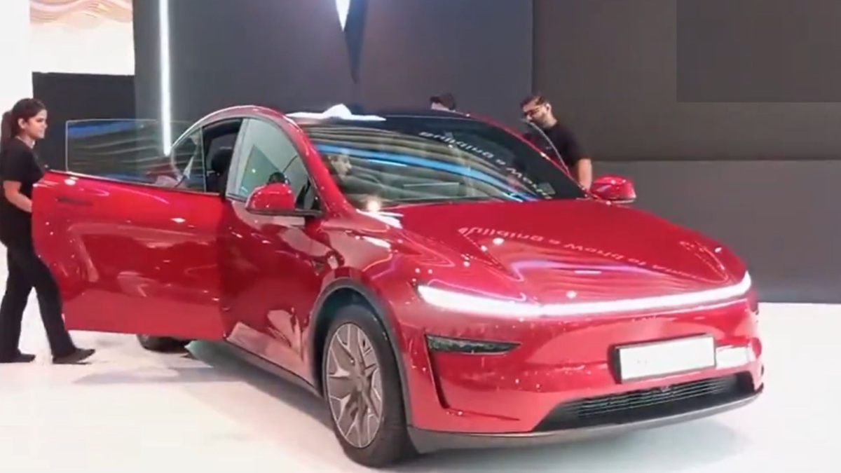 Tesla ने भारत में लॉन्च की 6-सीटर इलेक्ट्रिक कार Model Y L, कीमत ₹61.99 लाख से शुरू, रेंज 681 Km