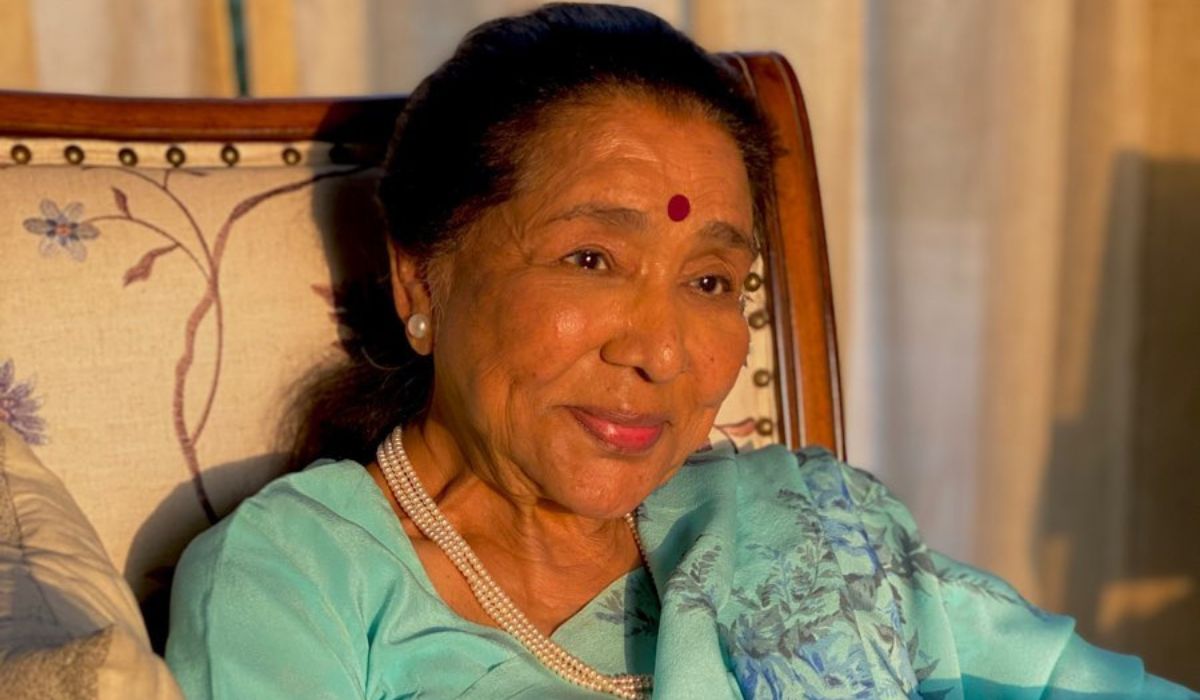 Asha Bhosle Funeral: राजकीय सम्मान के साथ किया जाएगा आशा भोसले का अंतिम संस्कार, श्रद्धांजलि देने पहुंचे सितारे