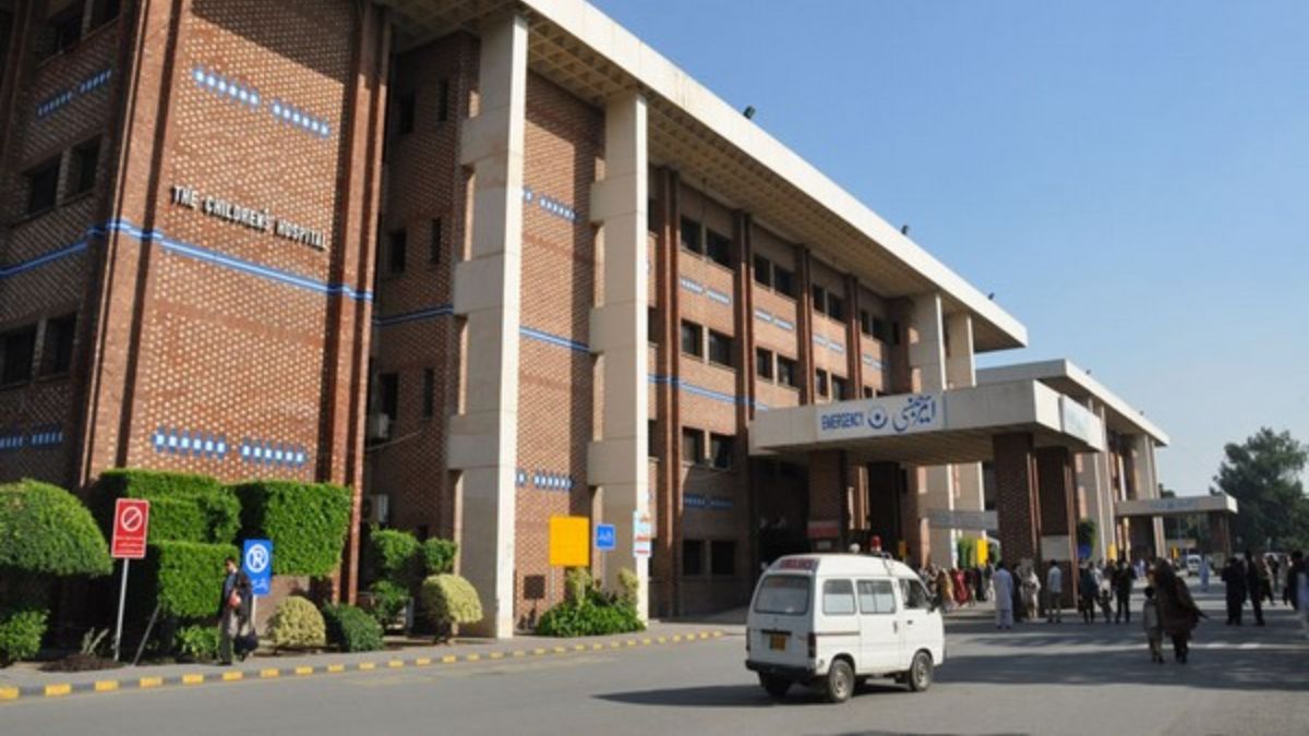 पाकिस्तान एक अस्पताल में कई बार सिरिंज इस्तेमाल करने से 300 से ज्यादा बच्चे हुए HIV पॉजिटिव, मचा हड़कंप 2 पाकिस्तान एक अस्पताल में कई बार सिरिंज इस्तेमाल करने से 300 से ज्यादा बच्चे हुए HIV पॉजिटिव, मचा हड़कंप