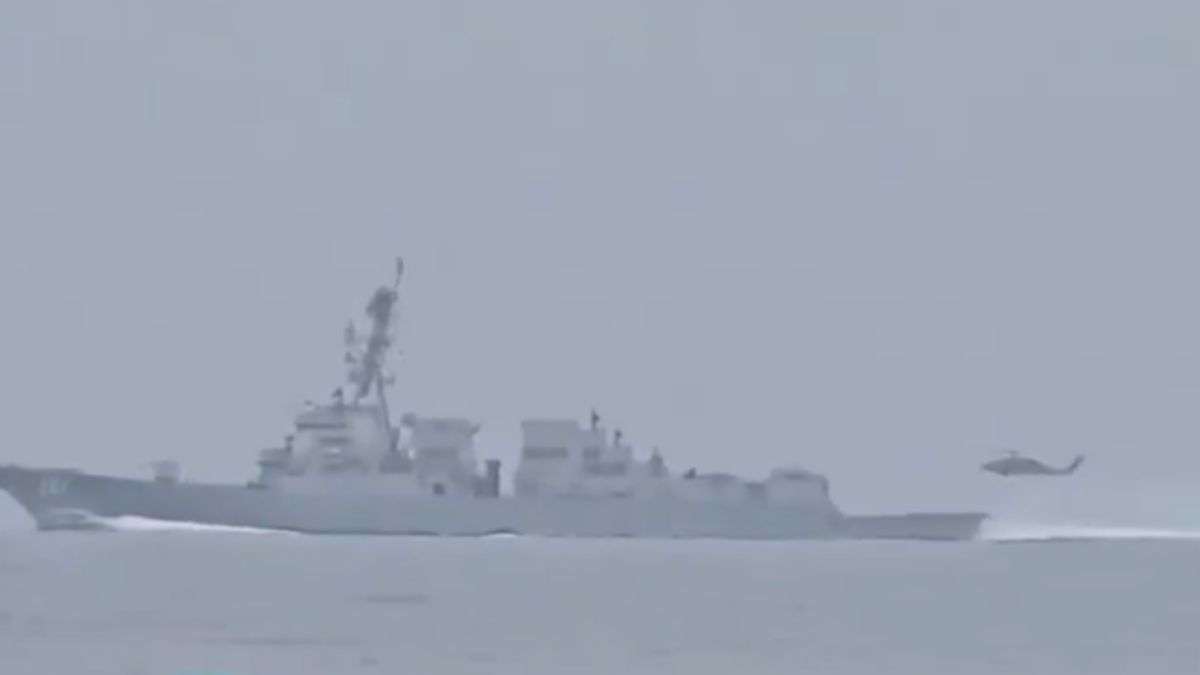 'Hormuz पार करने की कोशिश कर रहा अमेरिकी युद्धपोत वॉर्निंग के बाद भागा', ईरान ने किया बड़ा दावा, वीडियो भी किया जारी