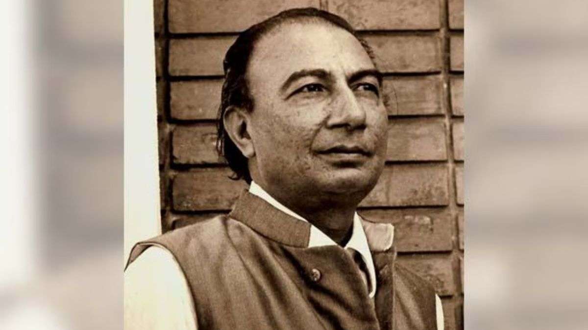 साहिर लुधियानवी शायरी: कभी ख़ुद पे कभी हालात पे रोना आया...यहां पढ़ें साहिर लुधियानवी की रूमानी शायरी
