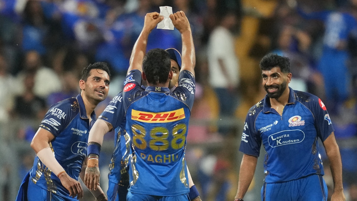 15 साल का इंतजार खत्म, 33 साल के खिलाड़ी ने पहला IPL विकेट लेने के बाद लहराया जय श्री राम लिखा पर्चा