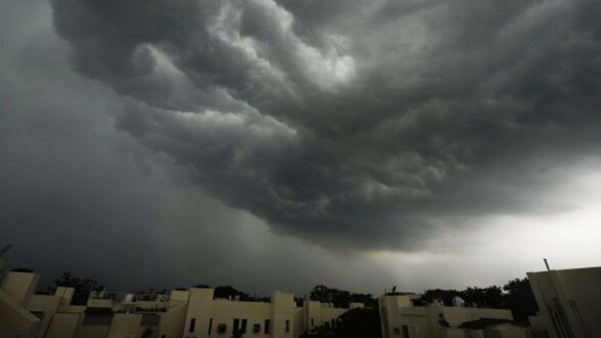          Weather Report Today: कहीं आंधी-पानी से आफत तो कहीं गर्मी का सितम! आपके इलाके में कैसा रहेगा मौसम का तेवर? पढ़िए IMD की रिपोर्ट          