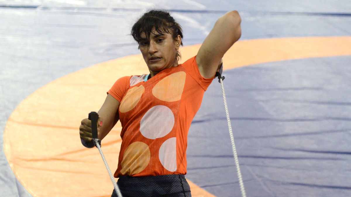 विनेश फोगाट को दिल्ली हाई कोर्ट से मिली राहत, अयोग्य घोषित करने के फैसले पर WFI को लगाई फटकार