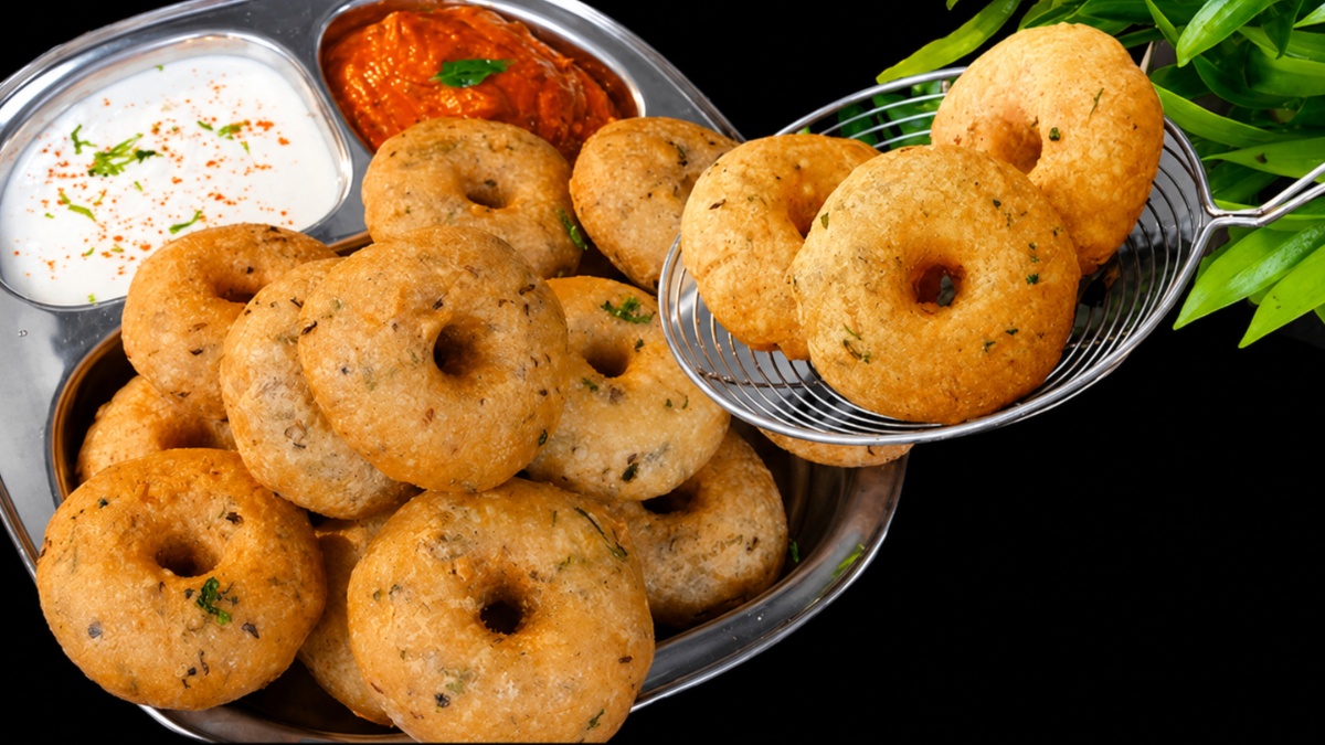 दाल से नहीं आलू से बना लें पूरे परिवार के लिए मेदु वड़ा, नाश्ते के लिए है परफेक्ट रेसिपी, नोट करें विधि