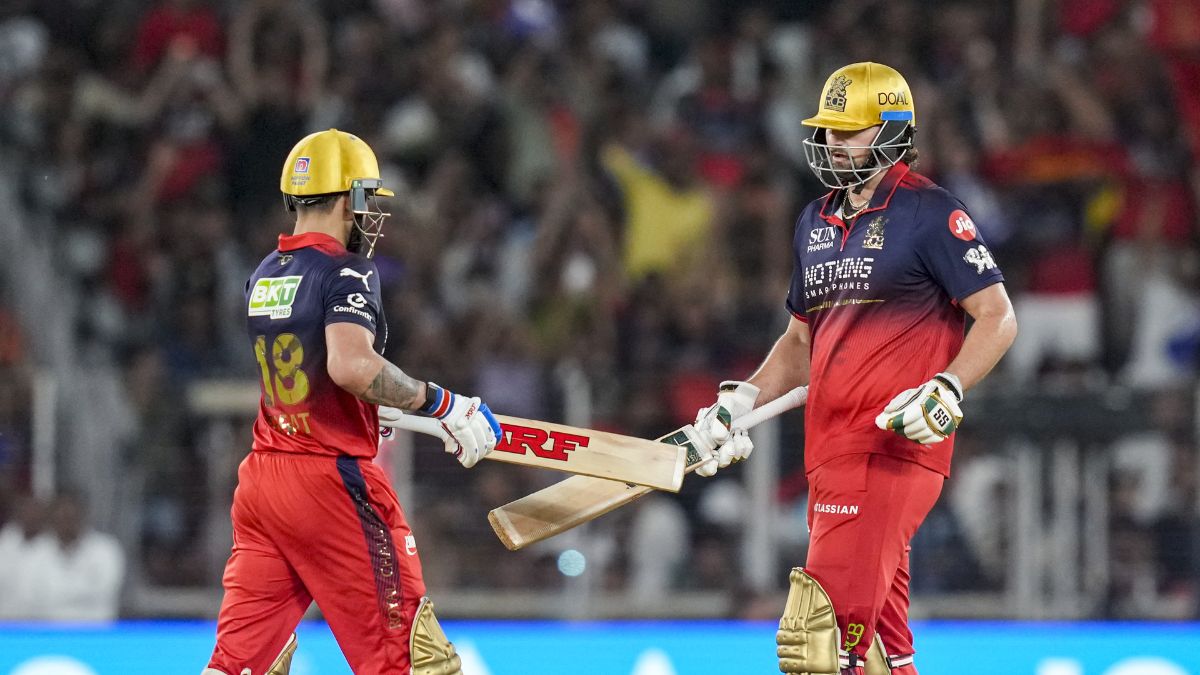 IPL चैंपियन बनने के बाद RCB के प्लेयर पर गिरी गाज, BCCI ने सुनाई कड़ी सजा