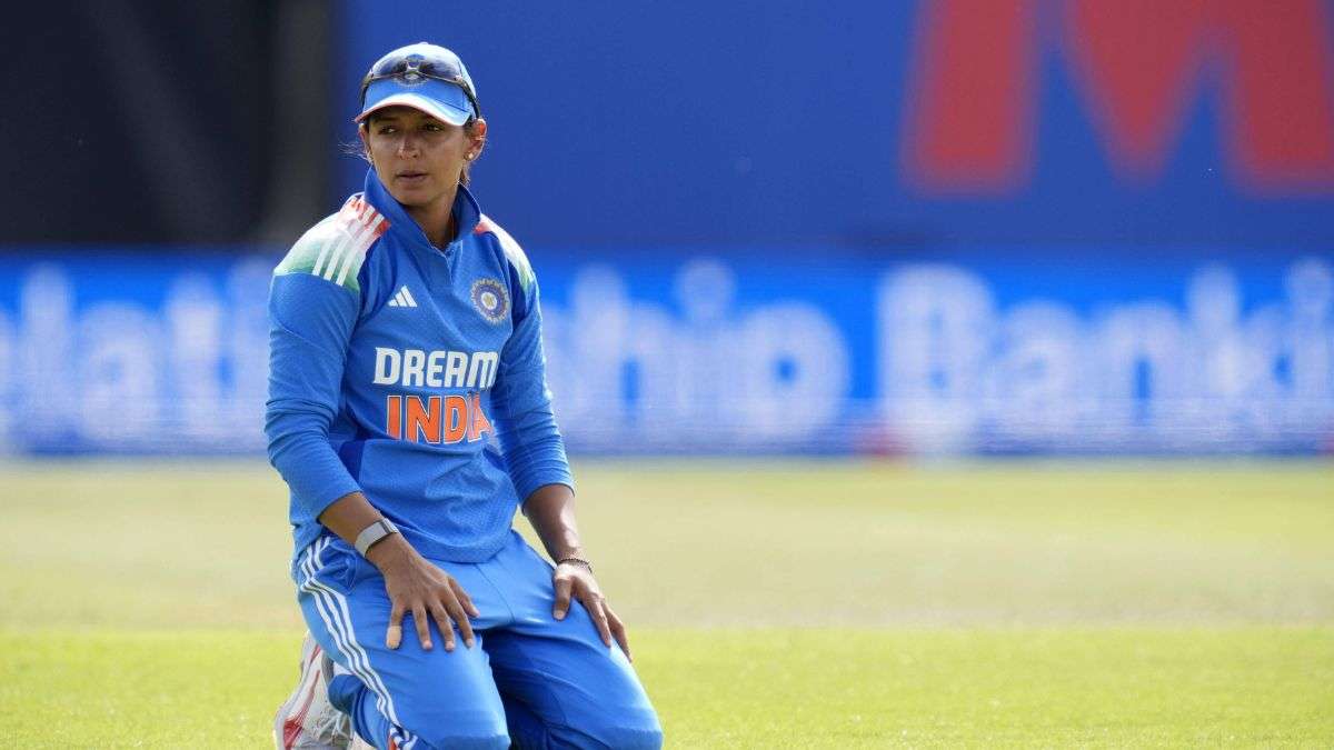 T20 वर्ल्ड कप से बाहर होने के बाद हरमनप्रीत कौर की कप्तानी पर मंडराया संकट? कोच ने अपने बयान से कर दिया साफ