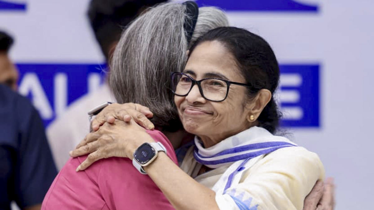 TMC में टूट के बीच ममता बनर्जी का विपक्षी दलों को बड़ा संदेश, बोलीं- 'इंडिया गठबंधन चाहे तो मुझे Utilize कर सकता है'