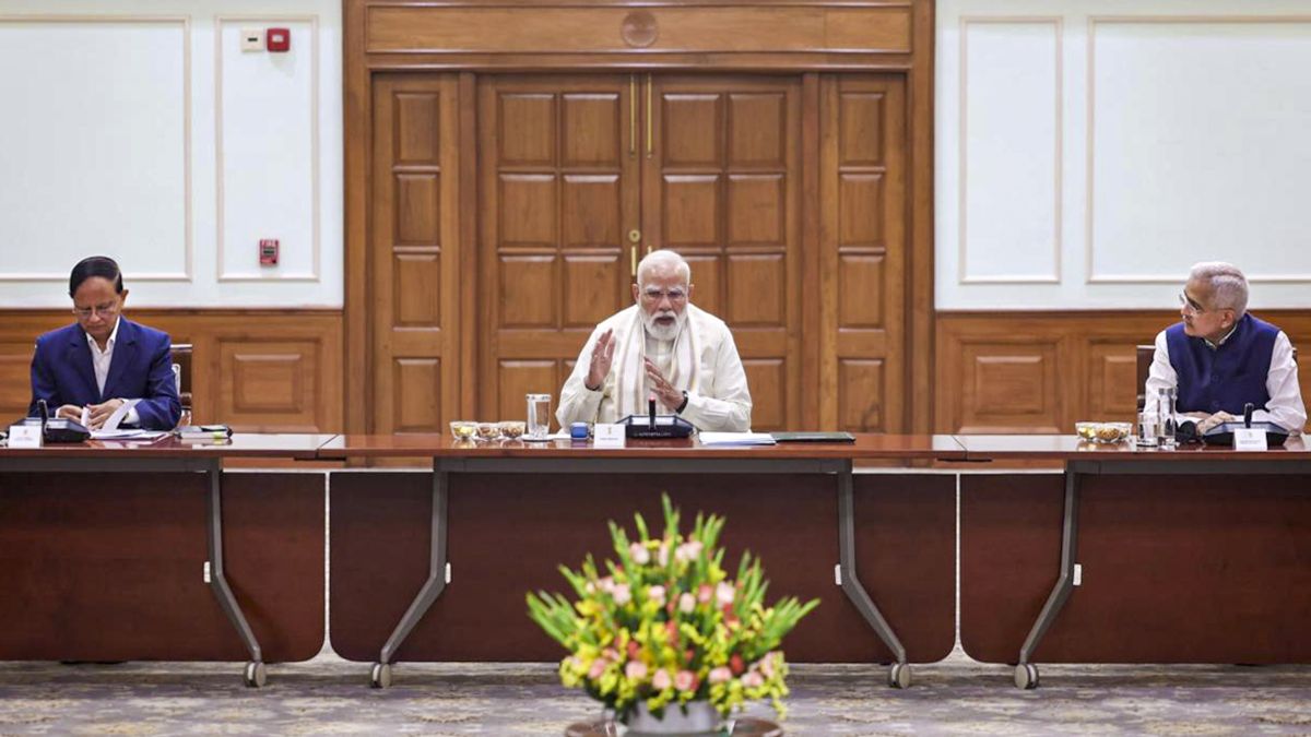 पीएम मोदी ने EAC-PM के साथ की अहम मीटिंग, पश्चिम एशिया में जारी तनाव के बीच अर्थव्यवस्था को मजबूत करने पर हुई चर्चा