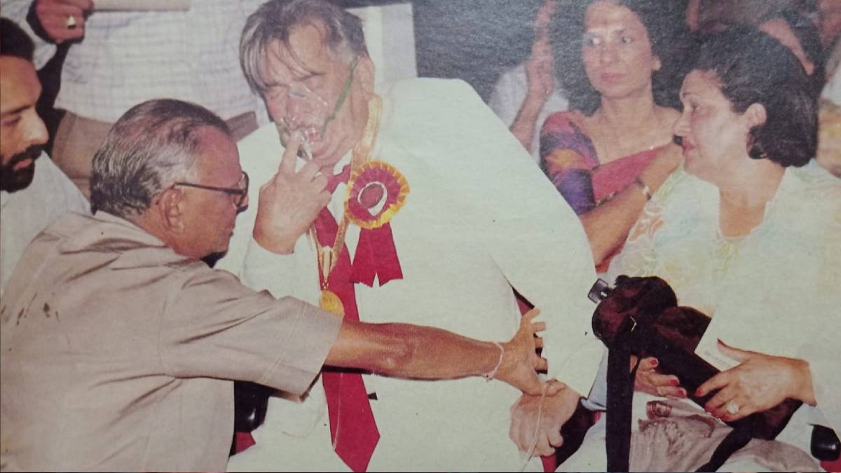 जब राज कपूर को मिला फिल्मों का सबसे बड़ा अवॉर्ड, ऑक्सीजन मास्क लगाए व्हीलचेयर पर पहुंचे एक्टर, एक महीने बाद हुई मौत