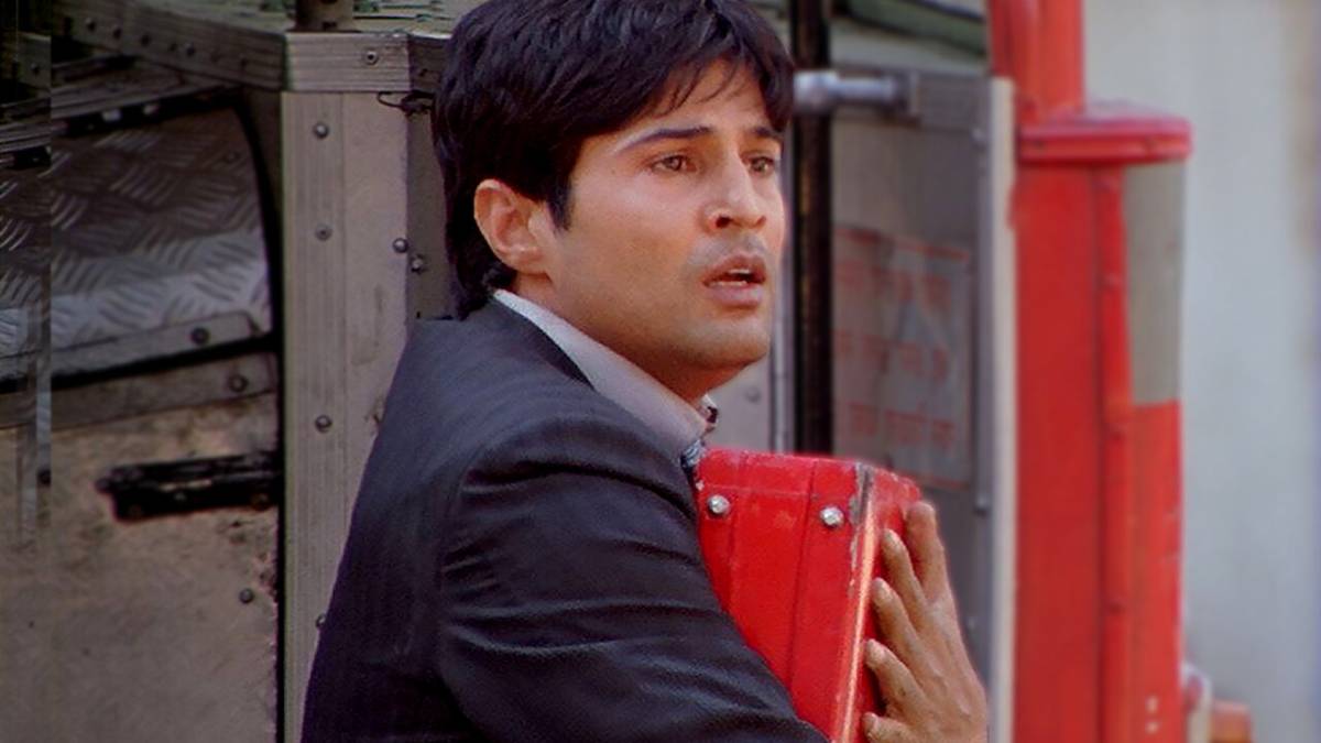 एक फोन कॉल और बदल गई डॉक्टर की जिंदगी, IMDb पर 7.6 रेटिंग, ताबड़तोड़ सस्पेंस से भरी है राजीव खंडेलवाल की 'आमिर'