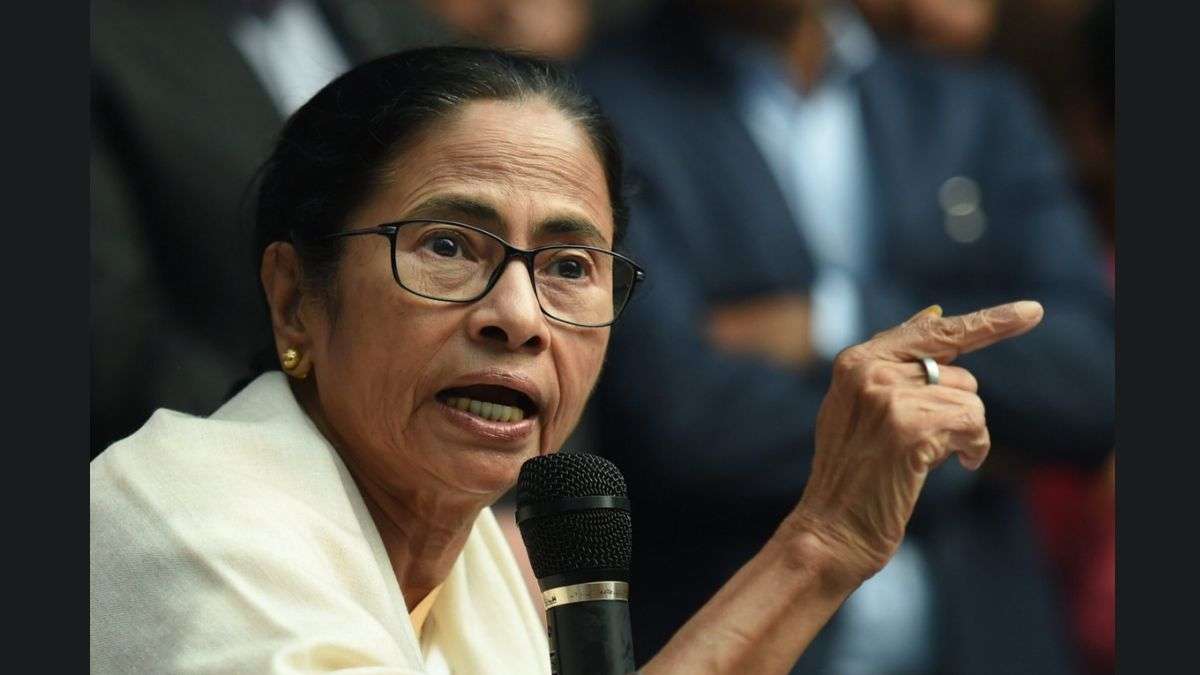 विधायकों में फूट के बाद दिल्ली रवाना हुईं ममता बनर्जी, सांसदों की स्थिति का लेंगी जायजा; INDIA ब्लॉक की होनी है बैठक