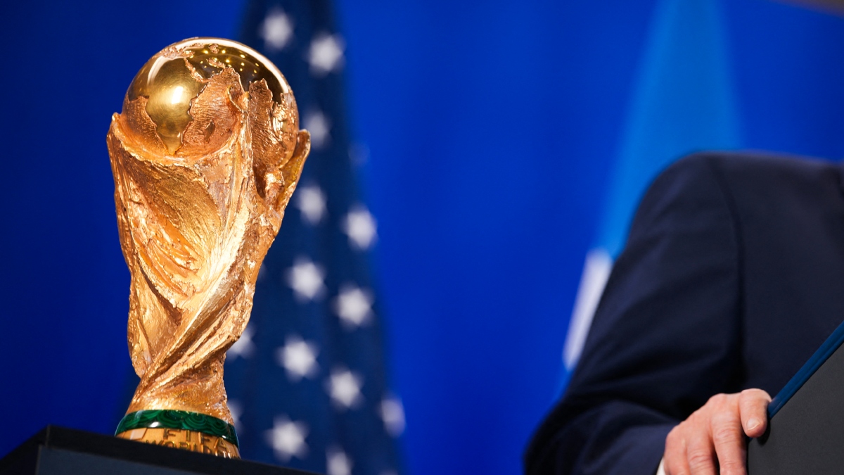 Fifa World Cup Trophy में कितना है गोल्ड का वजन? जानें पहली बार कब किया गया इस ट्रॉफी का प्रयोग