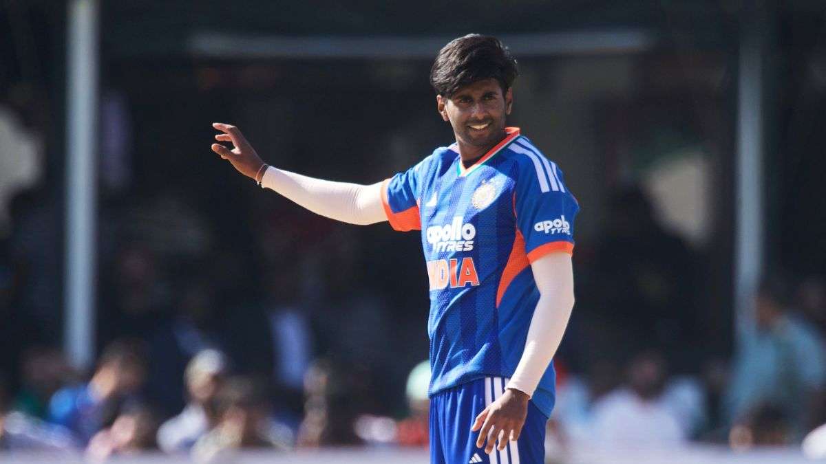 मयंक यादव ने पहली गेंद पर विकेट लेकर किया कमाल, खास रिकॉर्ड लिस्ट में कर ली भुवी की बराबरी