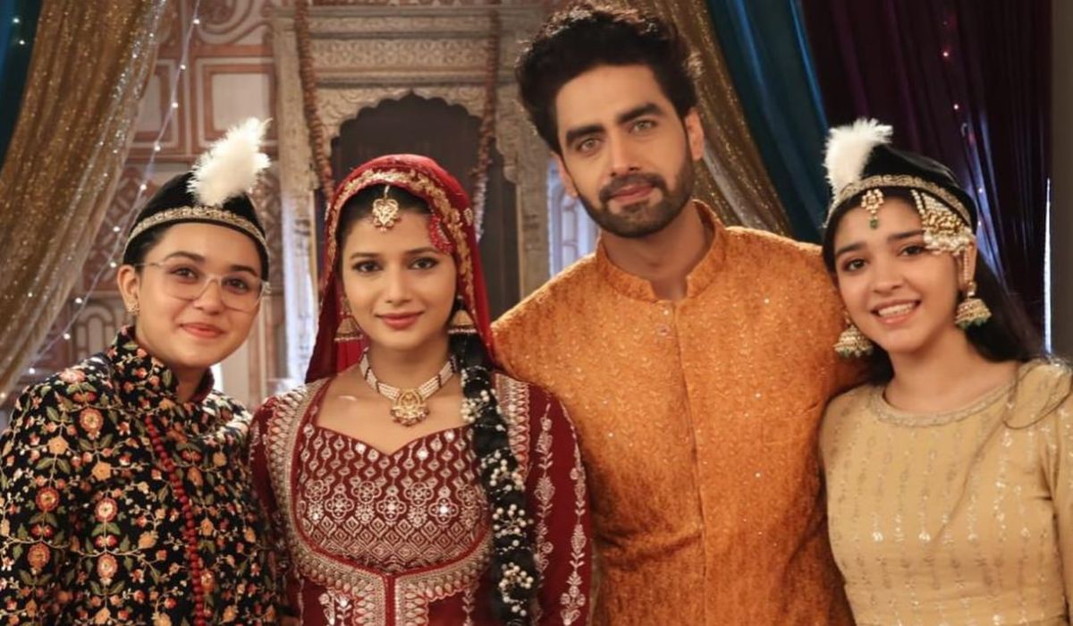Yeh Rishta Kya Kehlata Hai में मायरा की चाल का हुआ खुलासा, अरमान-कबीर के बीच बढ़ी गलतफहमी