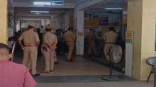 पत्नी से हुआ झगड़ा, थाने में पति ने खुद को लगाई आग, बचाने में तीन पुलिसकर्मी भी झुलस गए