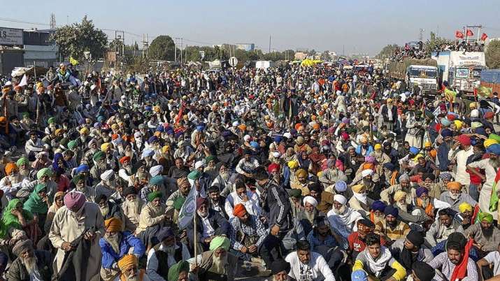 किसान आंदोलन: दिल्ली की टिकरी और सिंघु बॉर्डर पूरी तरह बंद, गाजीपुर बॉर्डर पर पुलिस ने लगाए बड़े-बड़े पत्थर