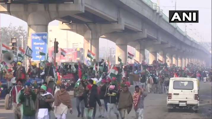 Tractor Rally Photos Kisan Andolan Tractor Rally Photos: तस्वीरों में देखिए किसानों की ट्रैक्टर परेड