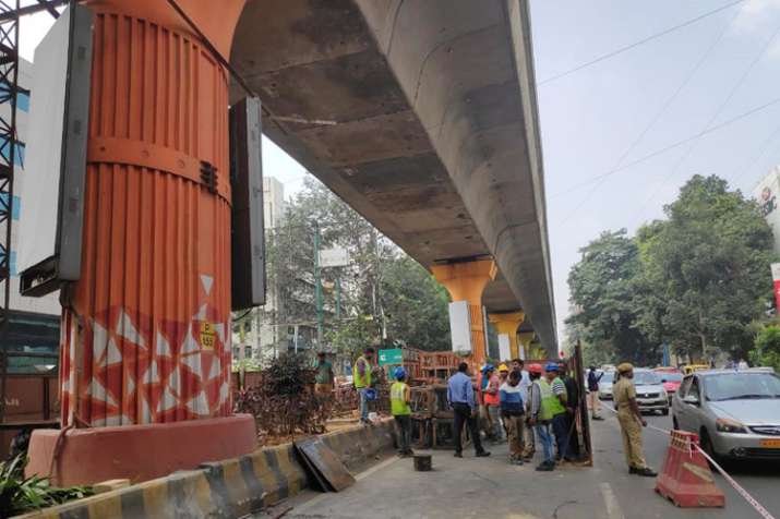 नोएडा में दर्दनाक हादसा: पार्टी करके लौट रहे युवकों की कार मेट्रो के पिलर से टकराई, 2 की हालत नाजुक