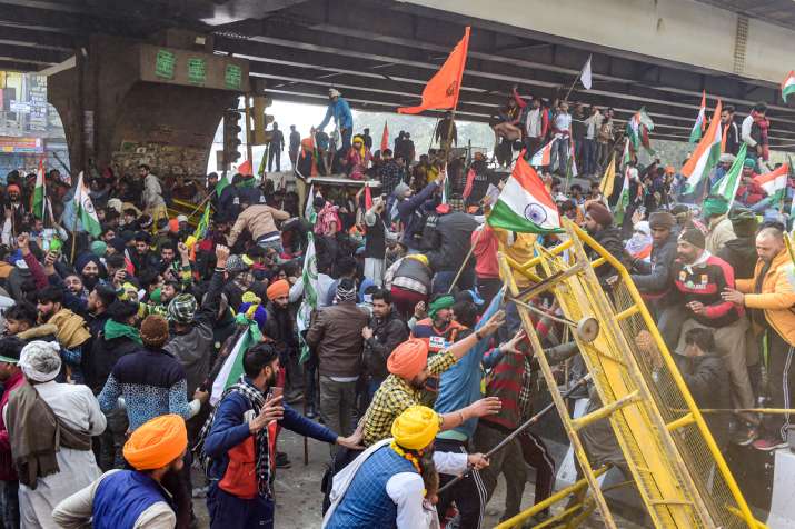 Kisan andolan tractor rally break police barricades clash latest pictures