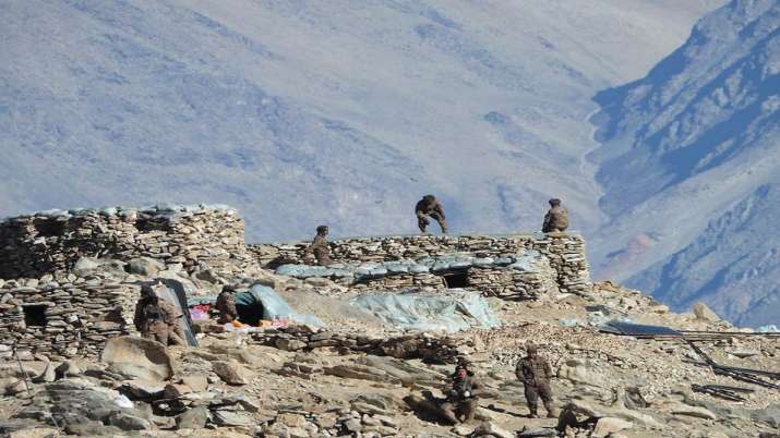 Indian China soldiers disengagement video photo Pangong lake LAC Ladakh तस्वीरें: लद्दाख में पैंगोंग
