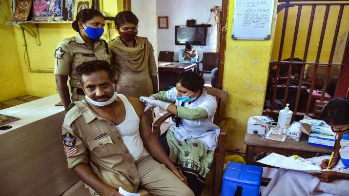 Coronavirus Vaccination: कल से शुरू हो रहा है दूसरा फेज, जानिए आपके शहर में कौनसा अस्पताल टीकाकरण में हैं शामिल