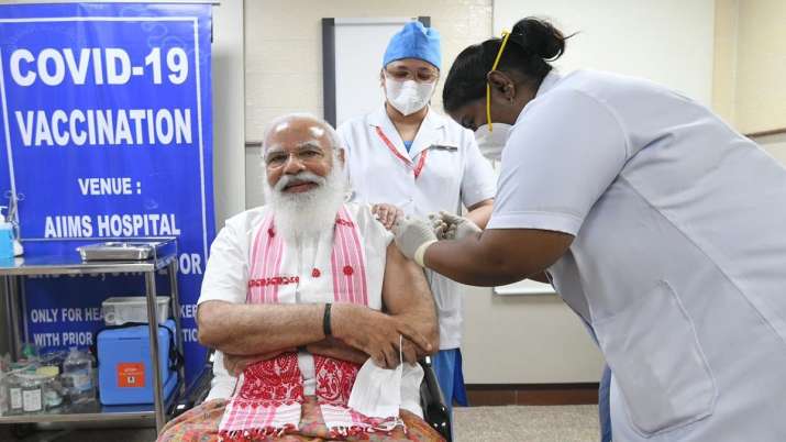 प्रधानमंत्री नरेंद्र मोदी ने लगवाई कोरोना वैक्सीन की पहली डोज, आज शुरू हो रहा है वैक्सीनेशन का दूसरा चरण