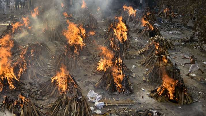 25000 रुपए देकर करवाना पड़ा पत्नी का अंतिम संस्कार, श्मशान घाट में लोगों को लूटा जा रहा