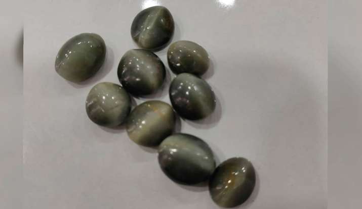 lahsunia stone kise pahnna chahiye or kise nahi