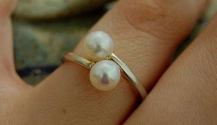 Pearl gemstone is auspicious or inauspicious moti kise pahnna chahiye or kise nahi 