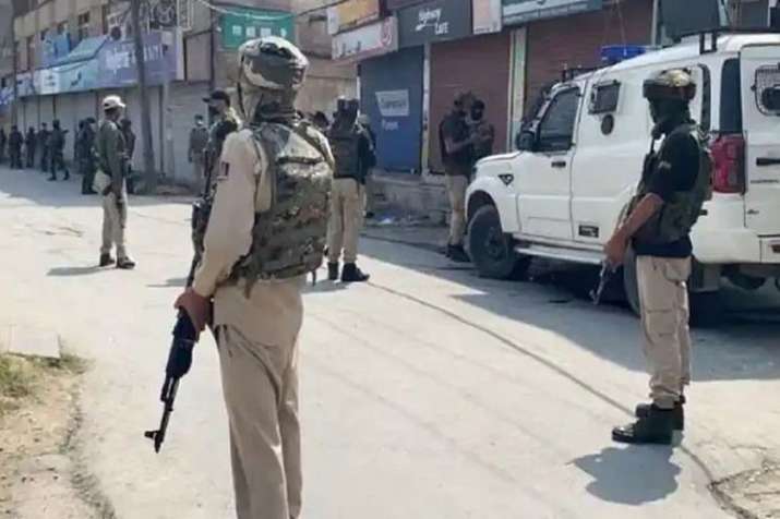 जम्मू-कश्मीर में आतंकवादियों ने छुट्टी पर गए CRPF जवान की गोली मारकर की हत्या