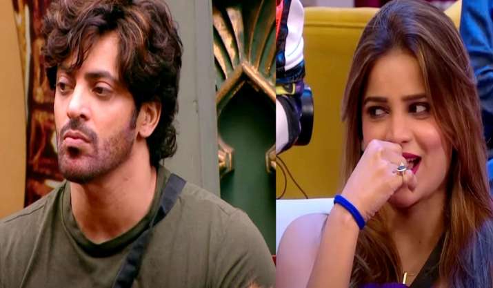 'Bigg Boss 16' में दिख रहा है हाई वोल्टेज ड्रामा, 'नीच जाति के लोग' कहने पर विकास ने अर्चना से मांगी माफी