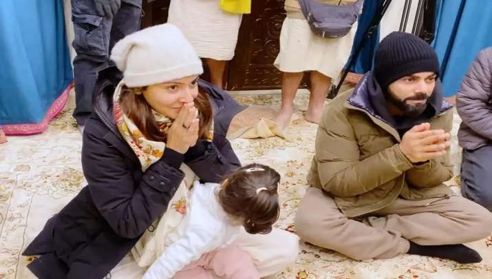 Anushka Sharma की बेटी वामिका का क्यूट Video वायरल, पति विराट संग पहुंची हैं वृंदावन के आश्रम