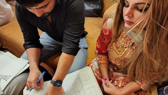 Rakhi Sawant ने बदनामी की वजह से 7 महीने तक छिपाई अपनी शादी, पति आदिल दुर्रानी की खोली पोल