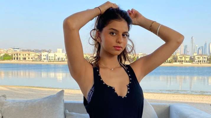 Suhana Khan के एयरपोर्ट लुक को देख फिसला फैंस का दिल, Video देख कर रहे ऐसे कमेंट