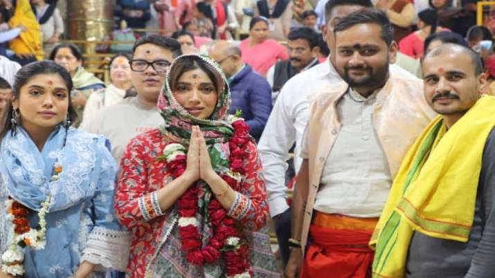 भूमि पेडनेकर पहुंचीं महाकाल के दरबार, फिल्म रिलीज से पहले लिया बाबा का आशीर्वाद