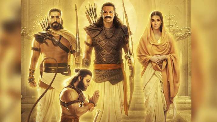 राम नवमी के शुभ अवसर पर सामने आया 'आदिपुरुष' का नया पोस्टर, श्रीराम के अवतार में ऐसे लग रहे प्रभास