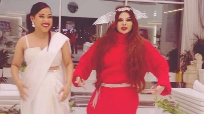 Rakhi Sawant बनी जलेबी बेबी, फैंस बोले आदिल जेल में चक्की पीस रहा है और ये...