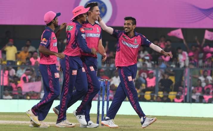KKR vs RR Live Score: ट्रेंट बोल्ट ने केकेआर को दिया डबल झटका, दोनों ओपनर्स लौटे पवेलियन