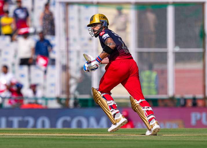 कप्तानी करते हुए ठोकी फिफ्टी, फिर भी विराट कोहली पर आगबबूला हुए RCB के फैंस
